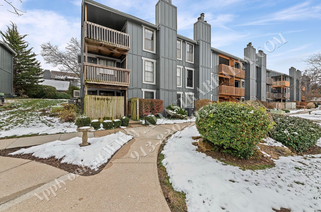 12708 W 110th Ter - Photo 2 of 15