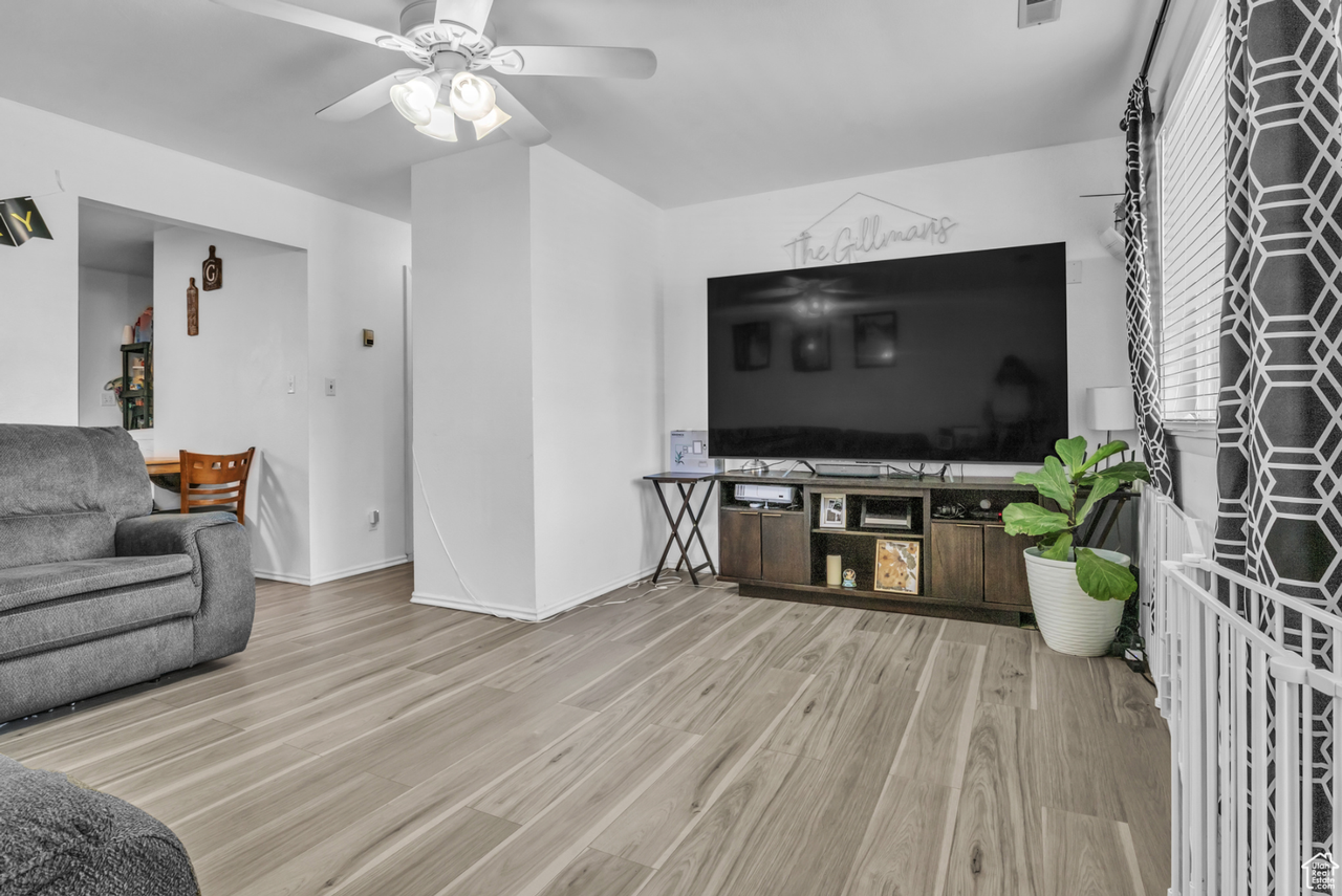 Conley Cottage - Photo 4 of 13