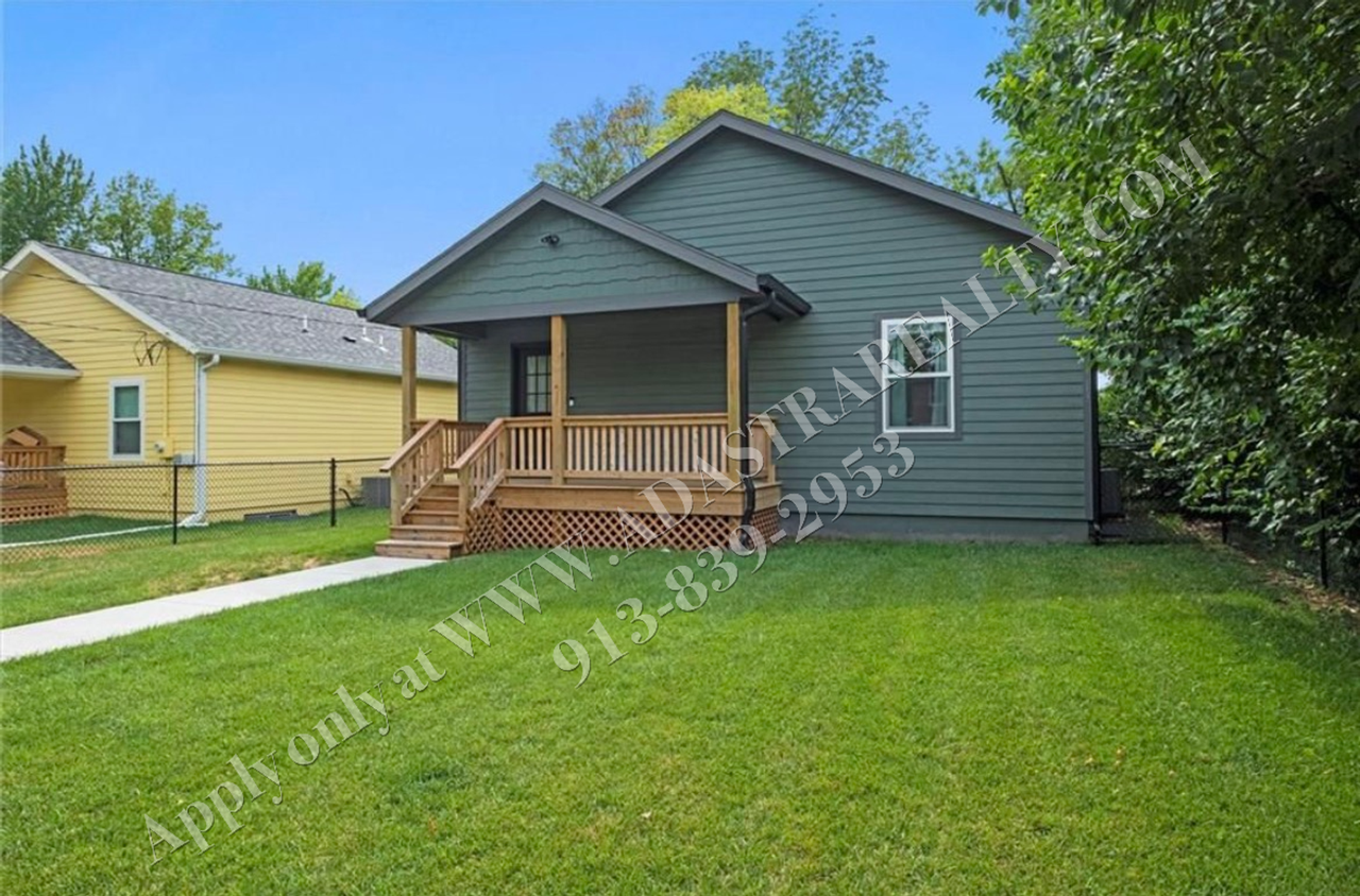 1742 Alabama St - Photo 3 of 27