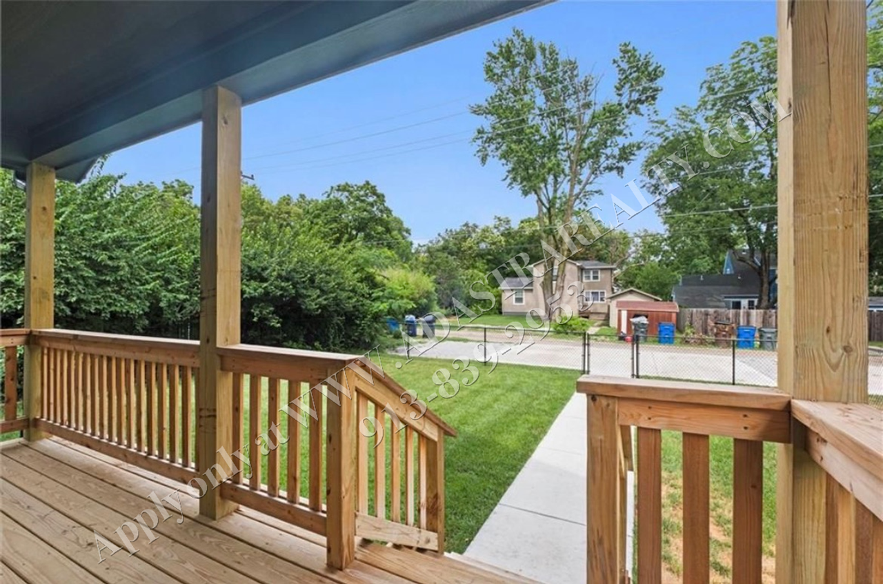 1742 Alabama St - Photo 4 of 27