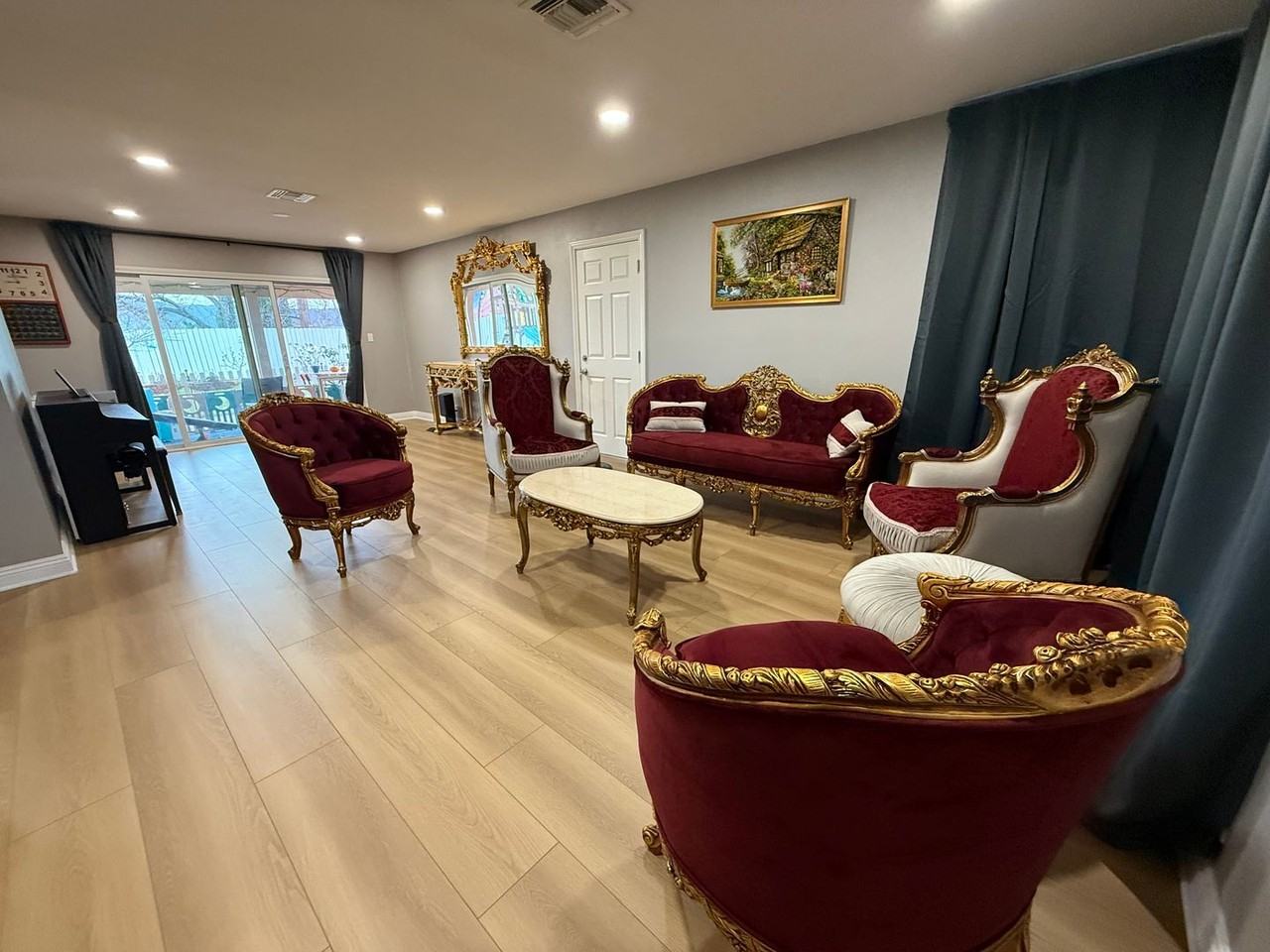 2646 Cochran St - Photo 3 of 10