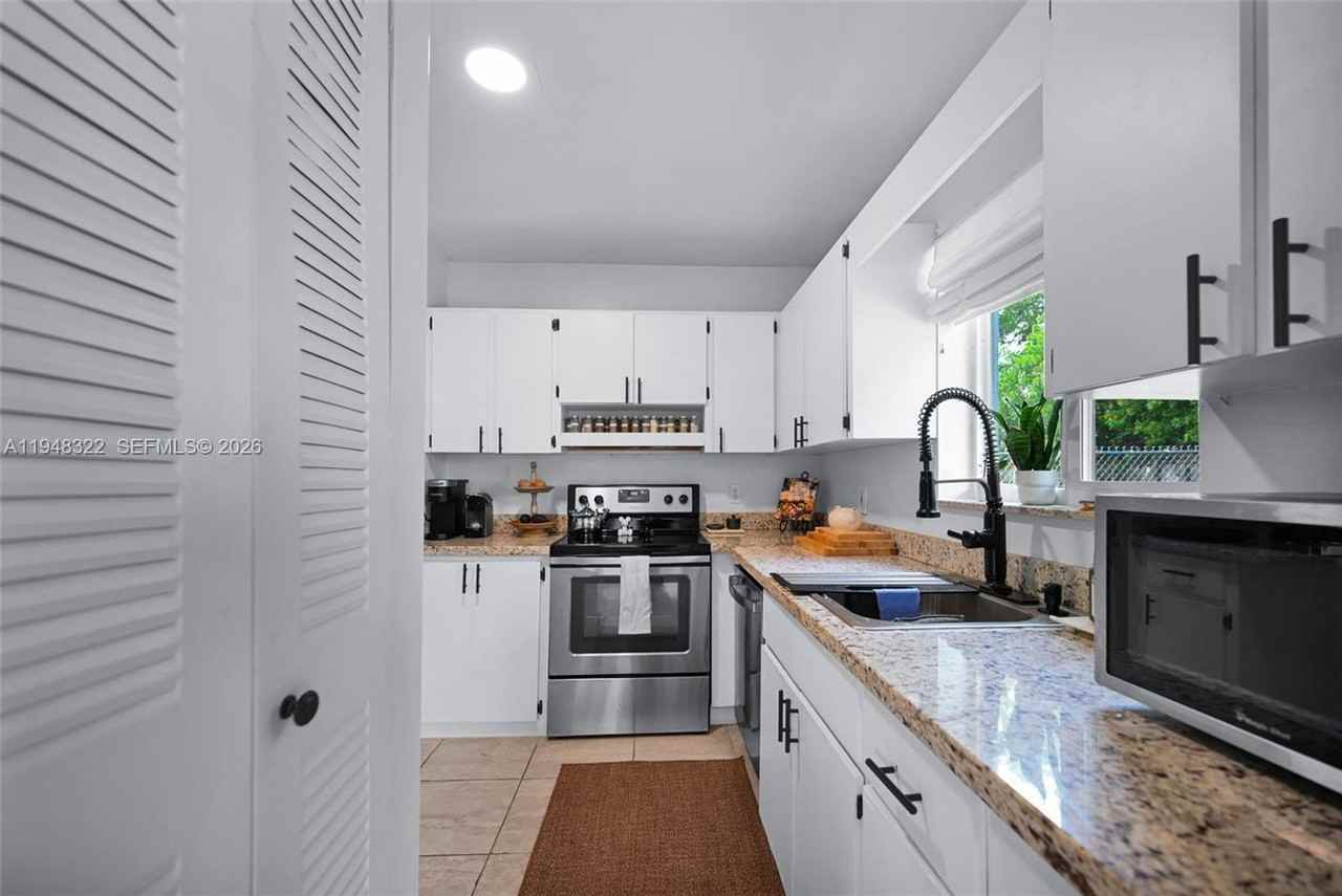 8780 Sw 200th Ter - Photo 2 of 20