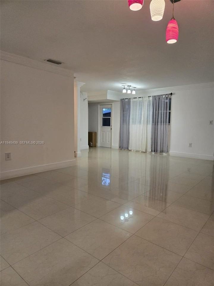 19740 Cypress Ct - Photo 2 of 12