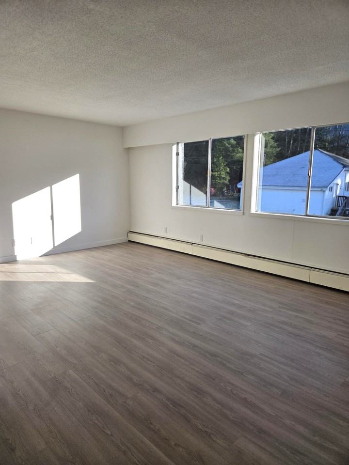 215 6th Ave W #203 - Photo 2 of 8