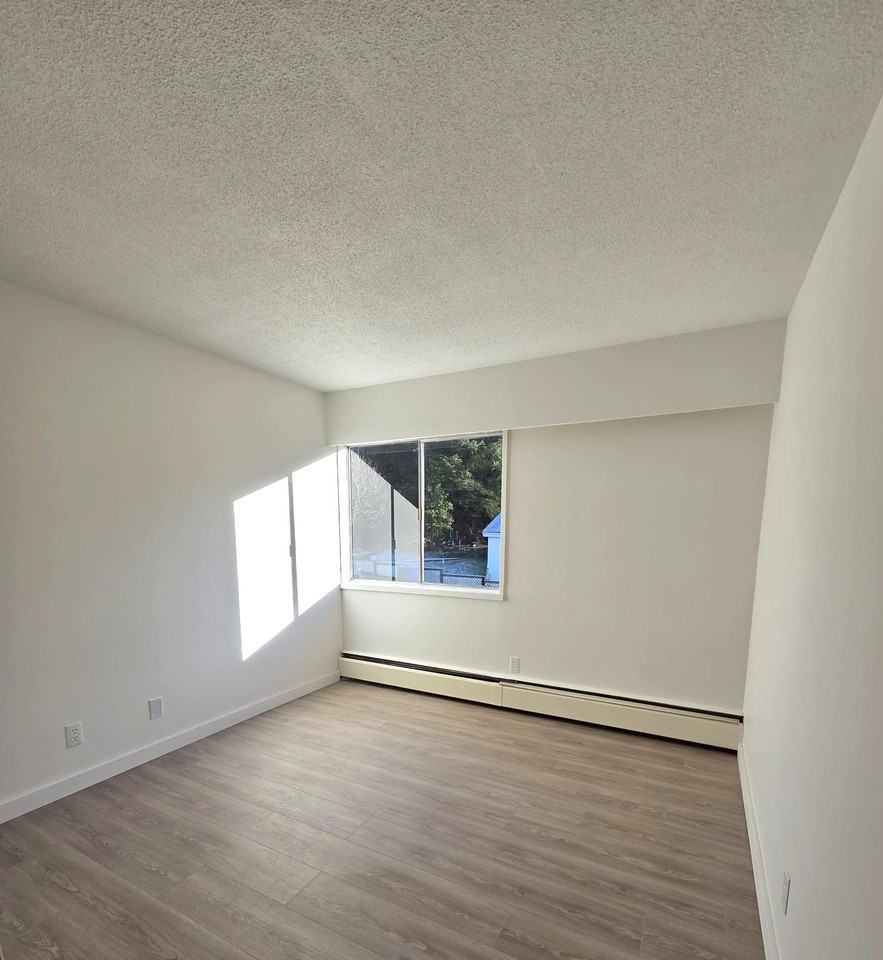 215 6th Ave W #203 - Photo 6 of 8