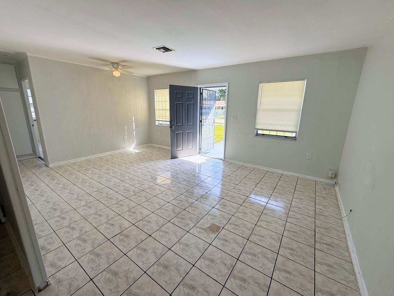 2951 Nw 164th St - Photo 4 of 18