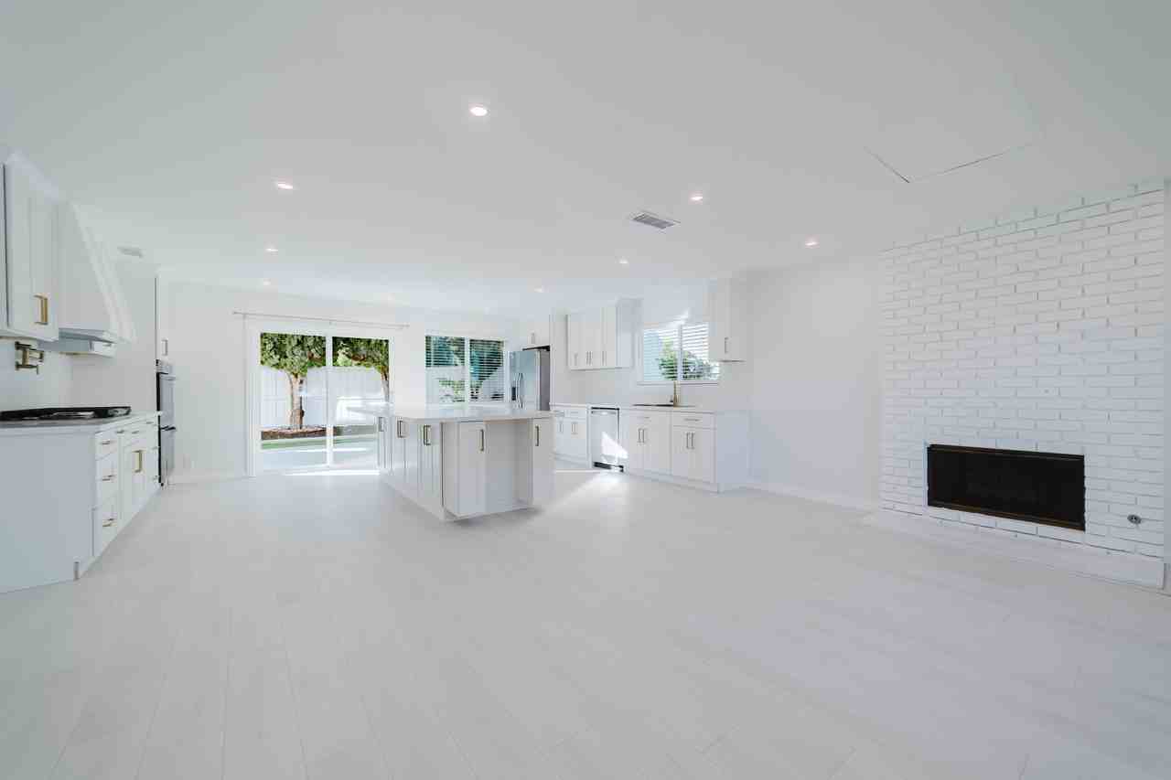 3163 Camarillo Ave #1 - Photo 4 of 33