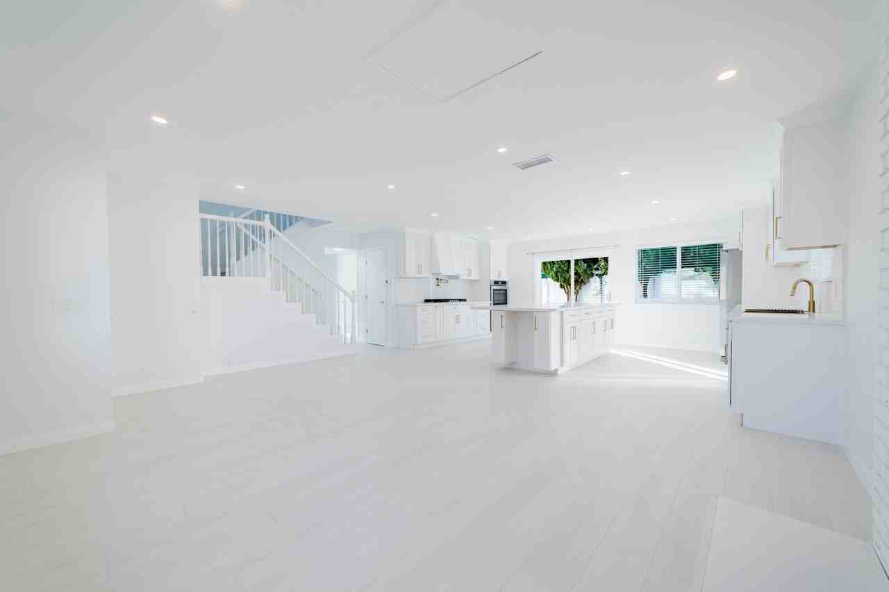 3163 Camarillo Ave #1 - Photo 5 of 33