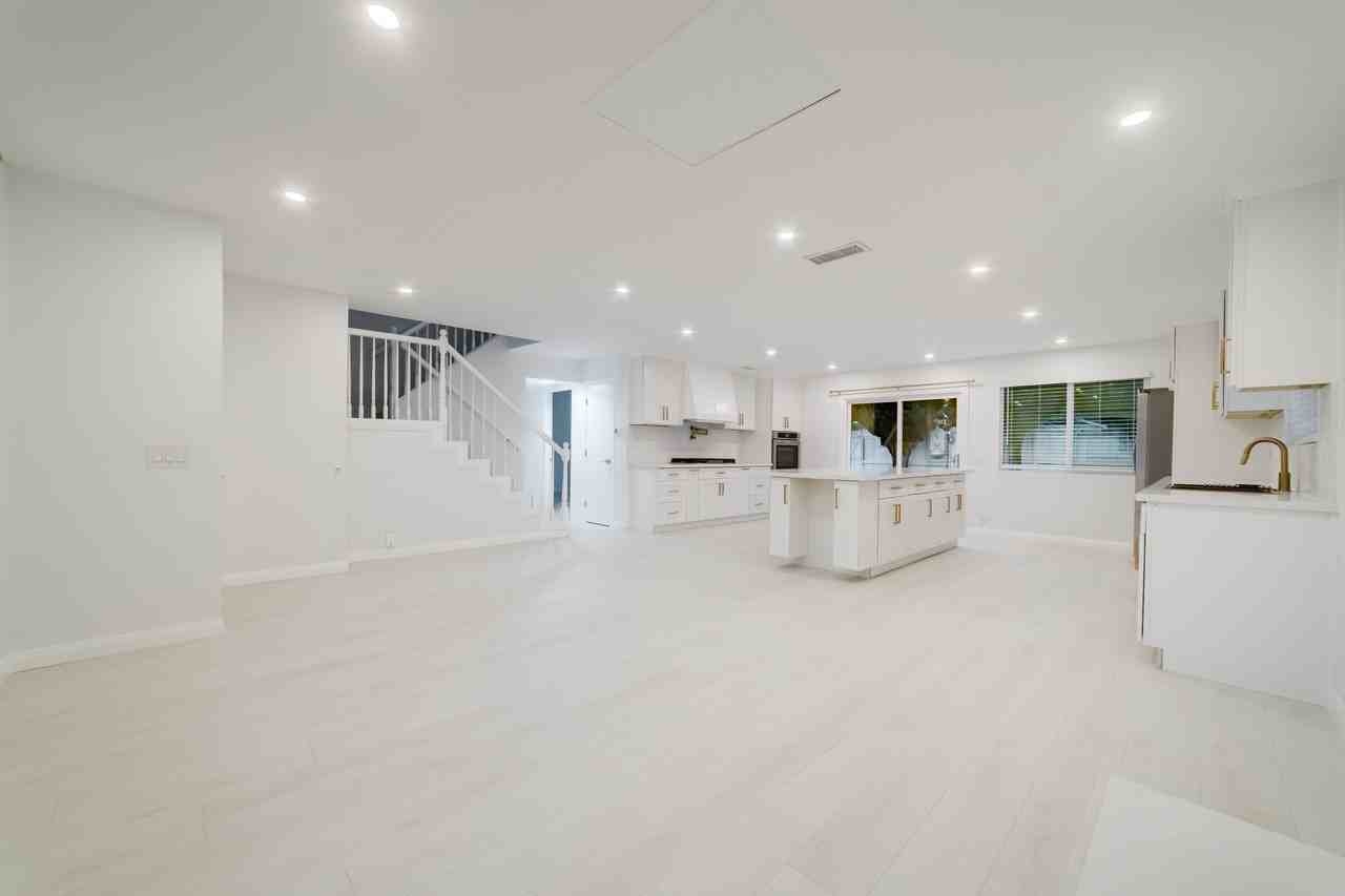 3163 Camarillo Ave #1 - Photo 6 of 33