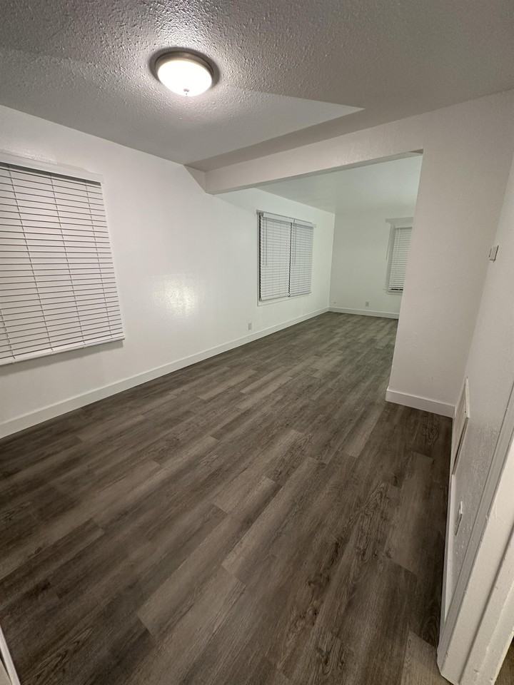 4420 3rd Ave N #1 - Photo 4 of 23