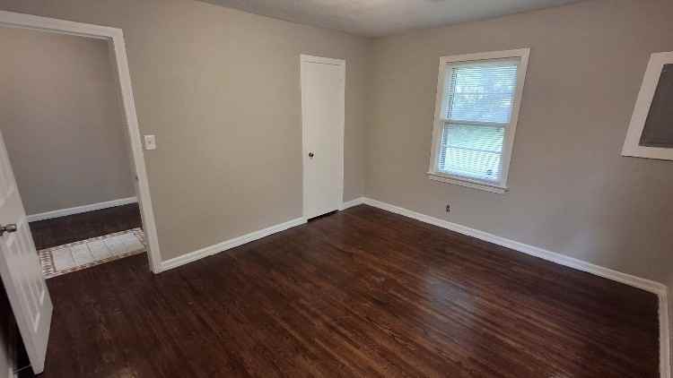 906 Appleby St Nw #1 - Photo 3 of 10