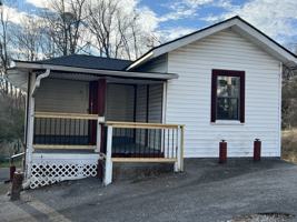 featured image of 7 Franklin Place1 #1