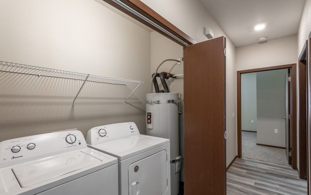 Carnahan Glenn - Photo 6 of 50