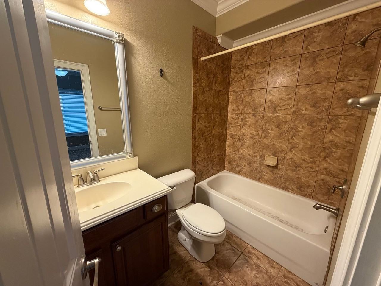 2316 Speedway Blvd - Photo 7 of 36