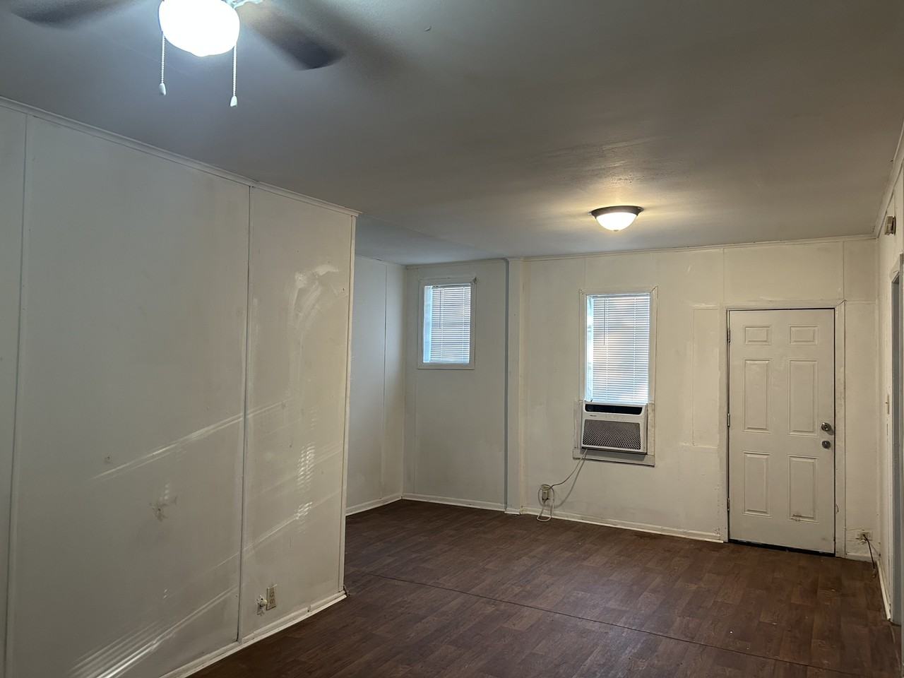1303 Bell St #1 - Photo 4 of 16