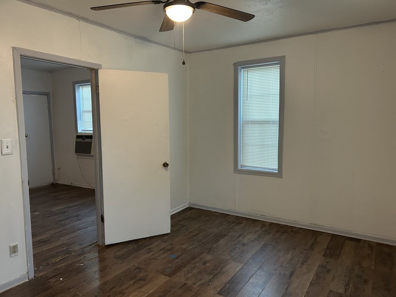 1303 Bell St #1 - Photo 5 of 16