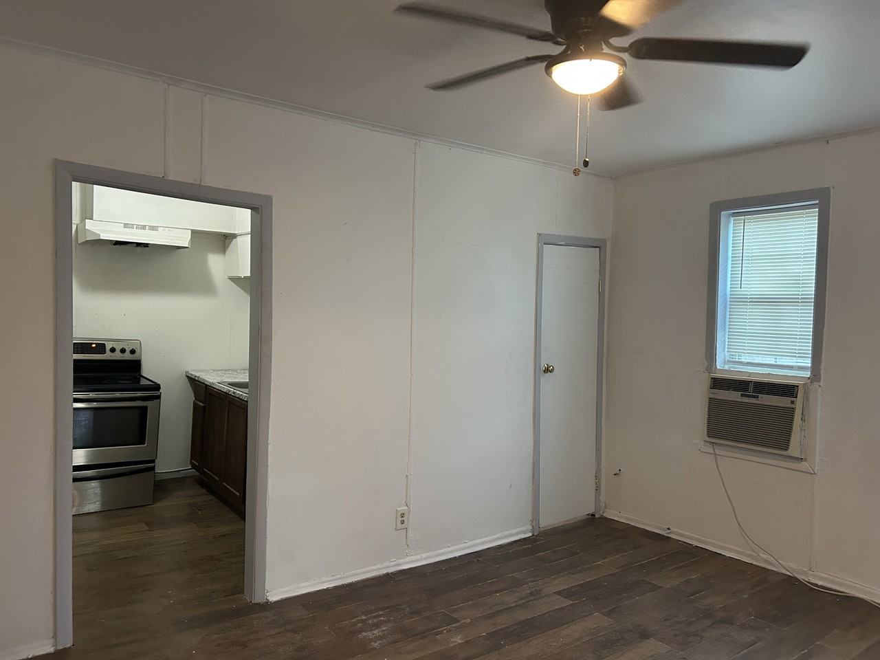 1303 Bell St #1 - Photo 6 of 16