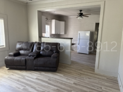 836 E 10th St #1 - Photo 3 of 5