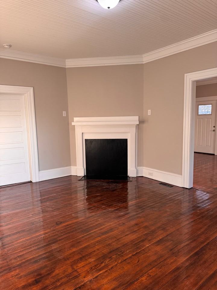 612 Chesnut St #1 - Photo 2 of 10