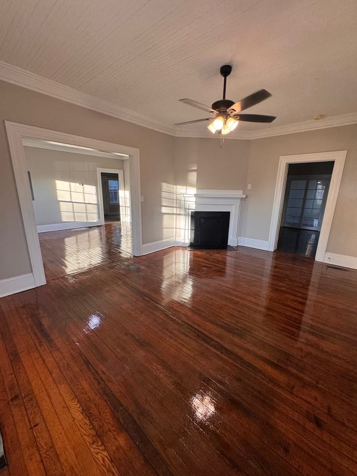 612 Chesnut St #1 - Photo 3 of 10