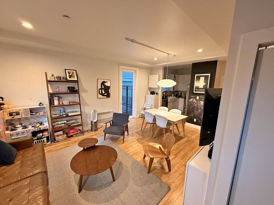 882 Gore Ave - Photo 4 of 38