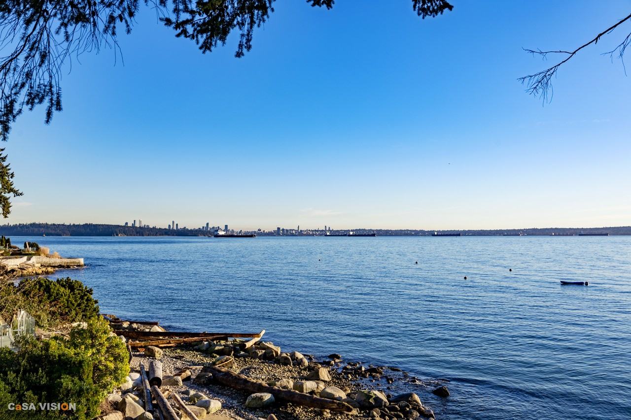 3390 Radcliffe Avenue - Photo 4 of 31