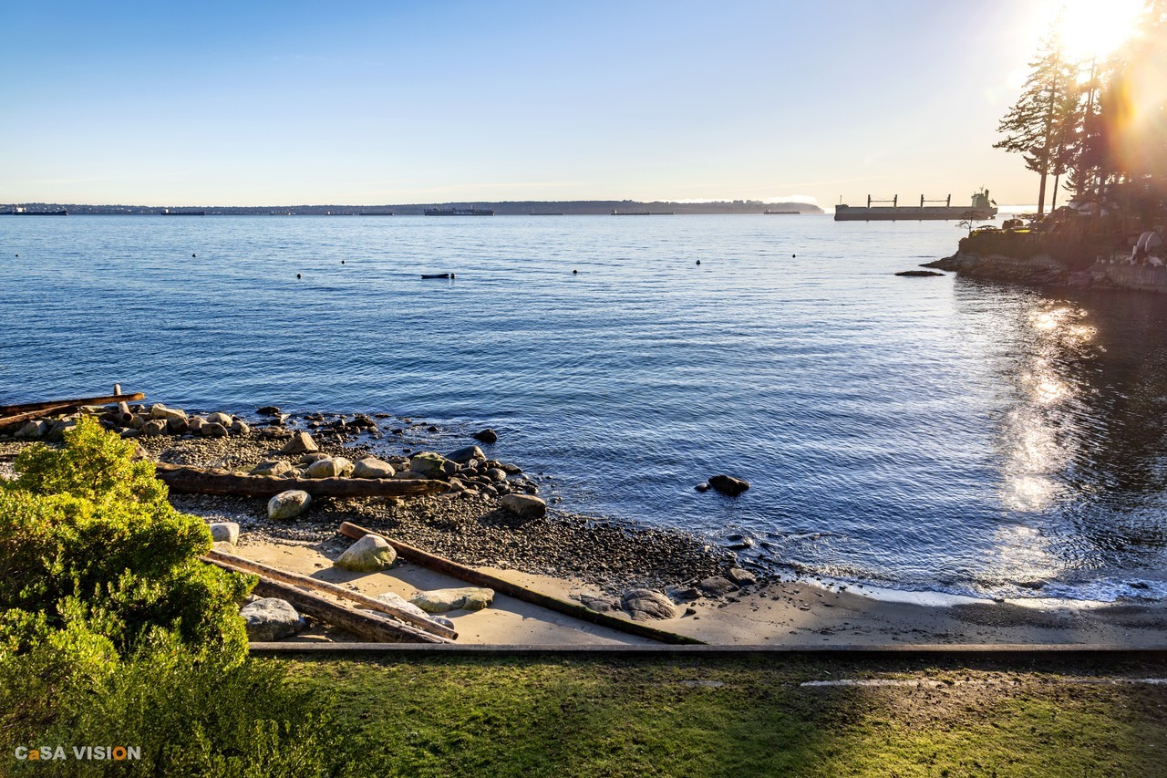 3390 Radcliffe Avenue - Photo 5 of 31