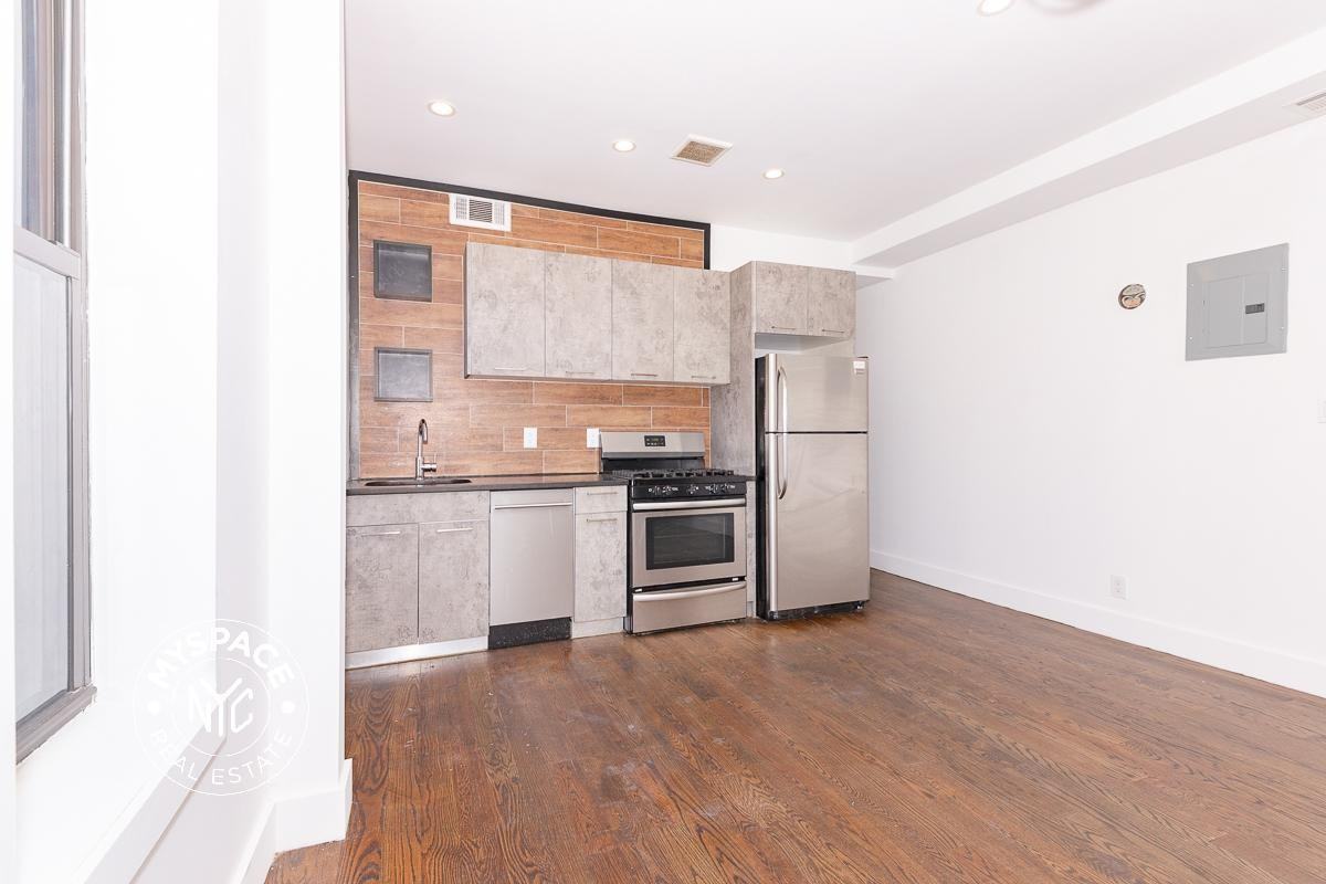 1061 Bergen St #5 - Photo 3 of 12