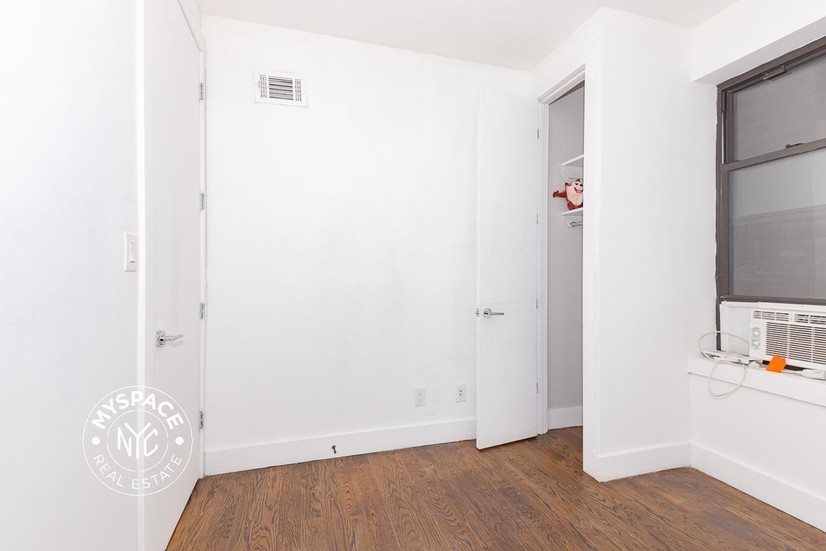 1061 Bergen St #5 - Photo 7 of 12