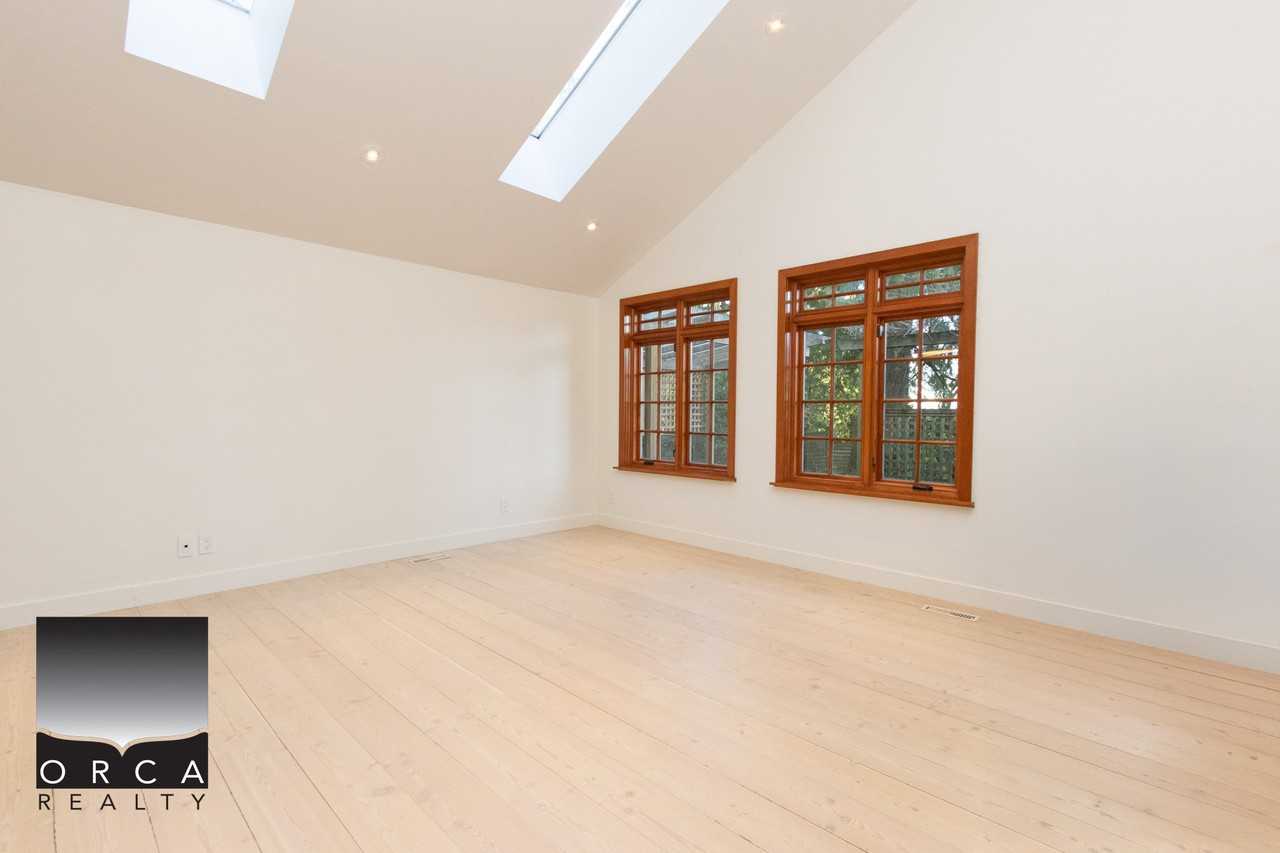 466 Brand St - Photo 3 of 50