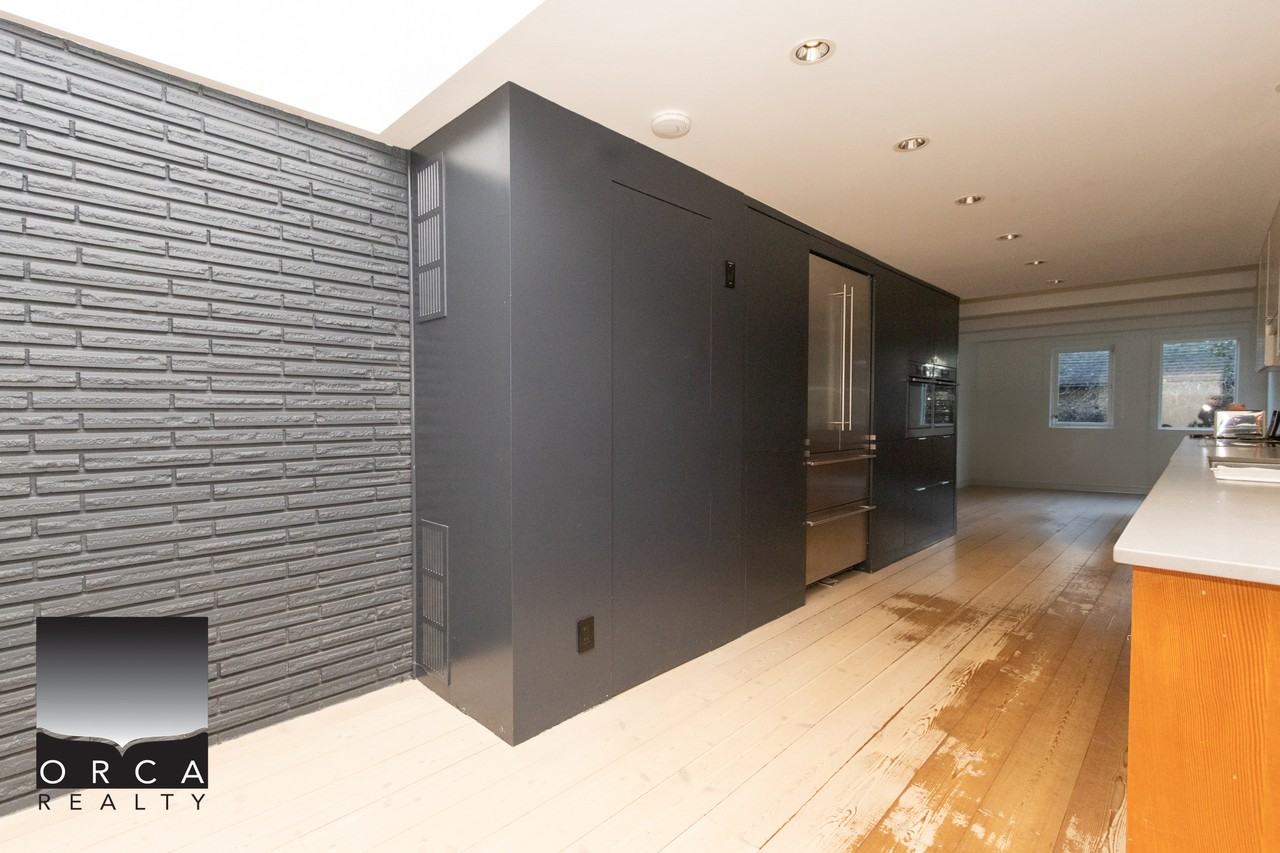 466 Brand St - Photo 6 of 50