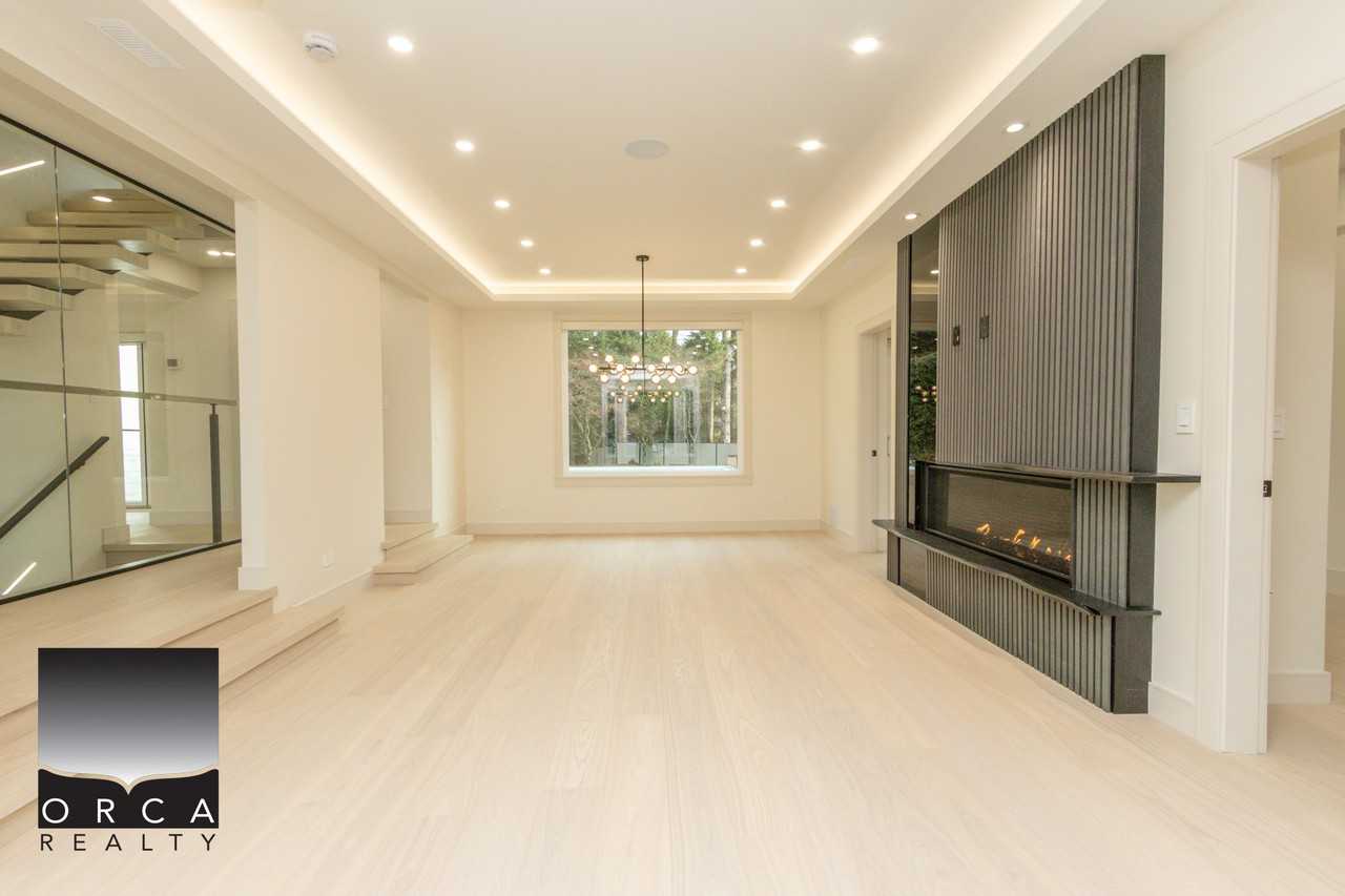 2050 Westdean Cres - Photo 3 of 50