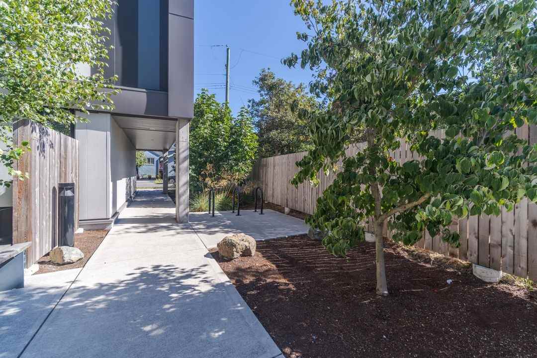 Ross Terrace - Photo 2 of 31