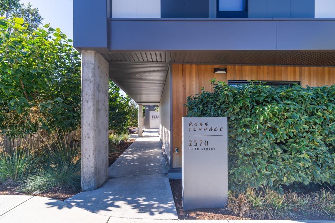 Ross Terrace - Photo 3 of 31