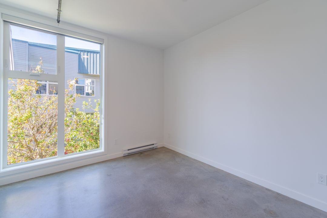 Ross Terrace - Photo 6 of 31