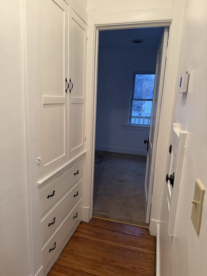 1432 Rollins Rd Uppr - Photo 2 of 7