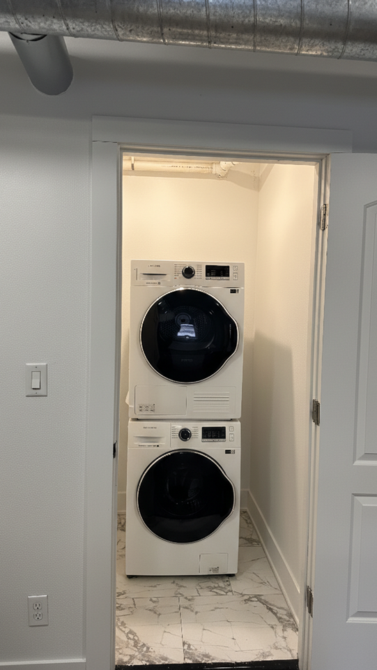 Six on 6th - Photo 6 of 47