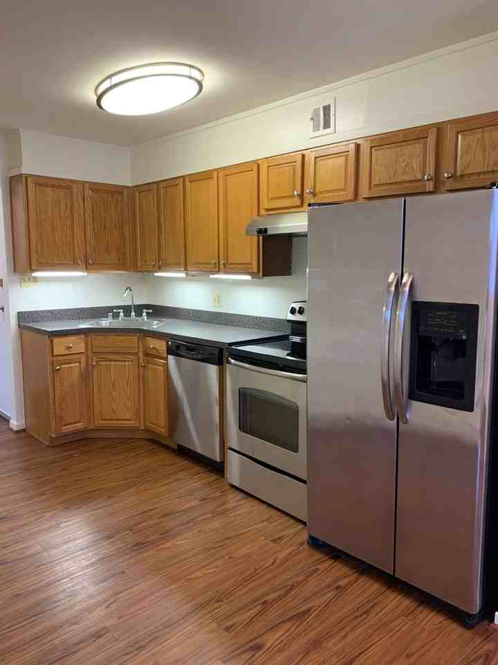 Randolph Square Apartments - Photo 6 of 18