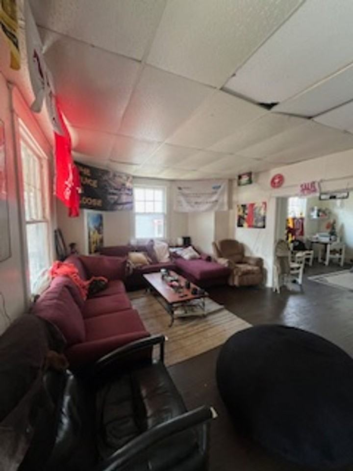 725 E 2nd St - Photo 5 of 18