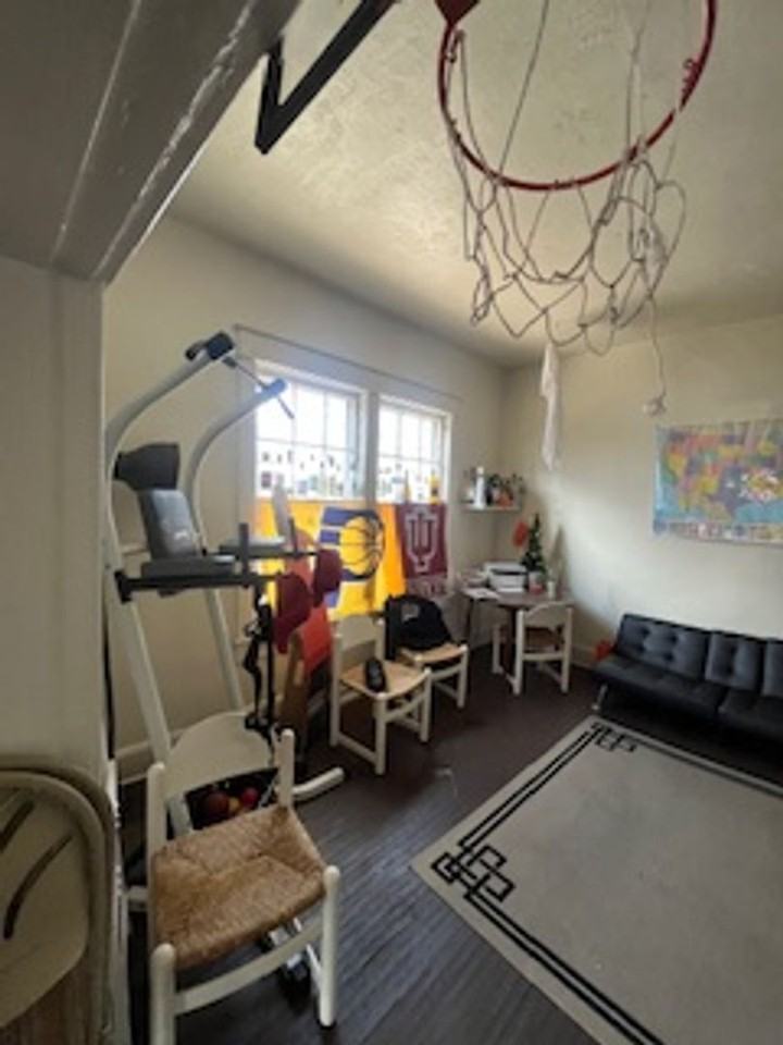 725 E 2nd St - Photo 6 of 18