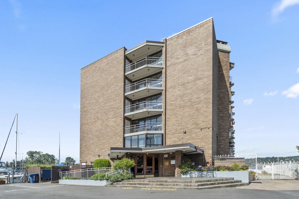 9500 Rainier Ave S #102 - Photo 5 of 33