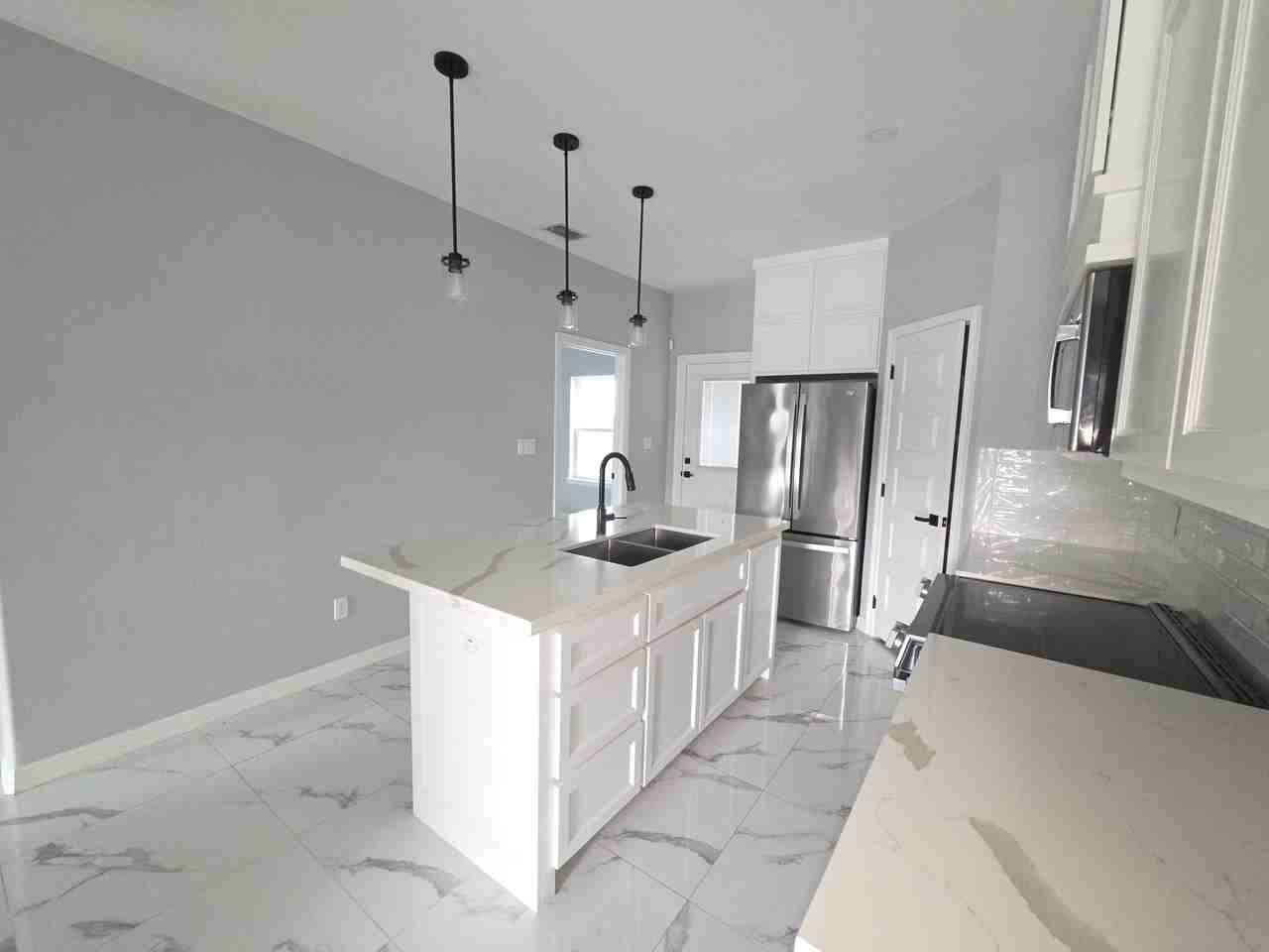 1604 W B St #1 - Photo 3 of 9