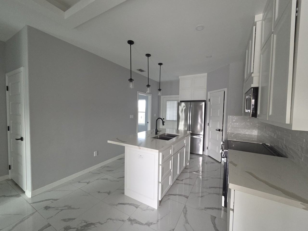 1604 W B St #1 - Photo 4 of 9