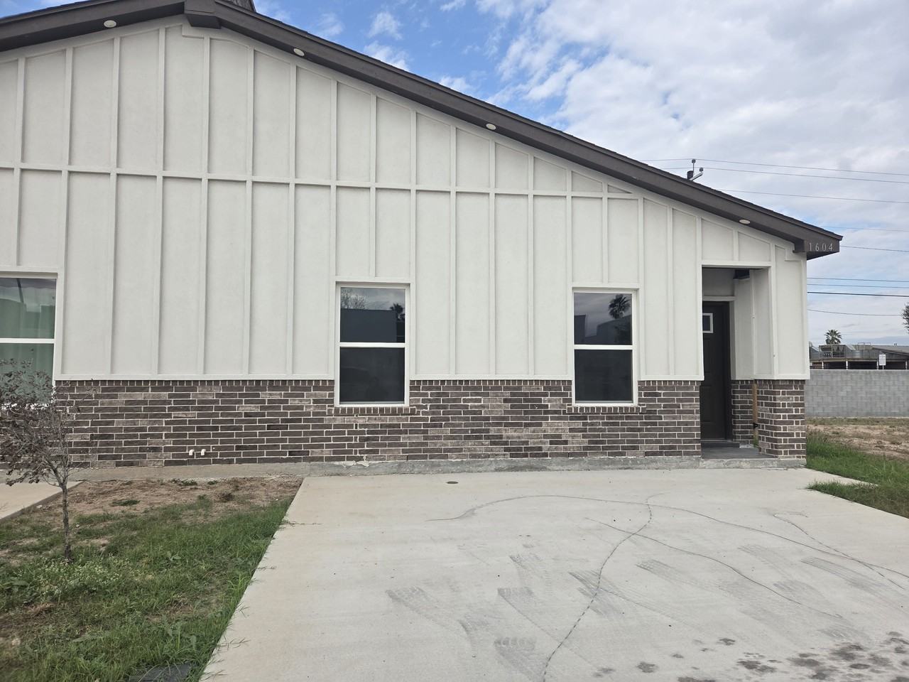 1604 W B St #1 - Photo 6 of 9