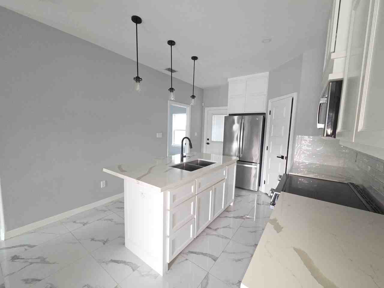 1604 W B St #1 - Photo 7 of 9