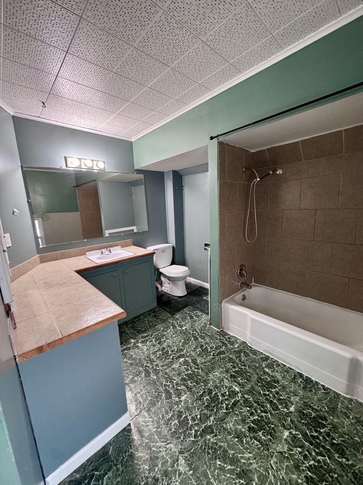 918 Eureka St #1 - Photo 7 of 11