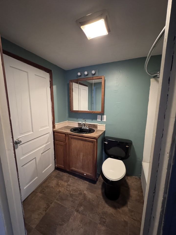 1301 Hillcrest St #1 - Photo 4 of 9