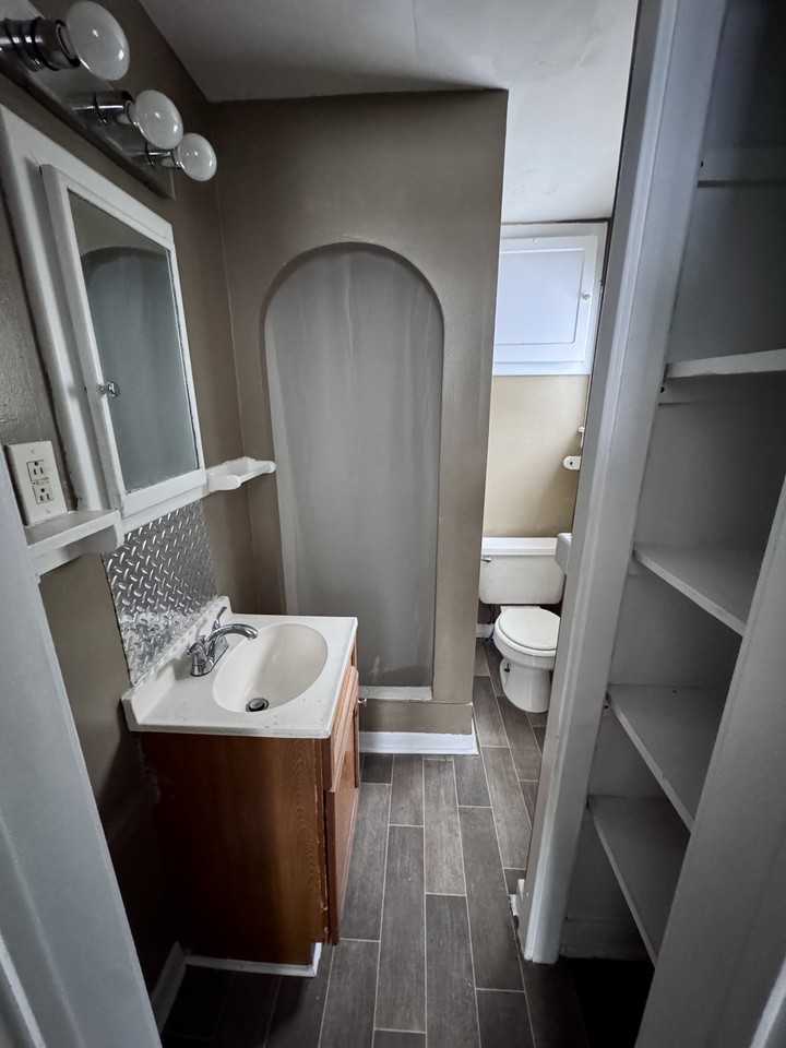 1023 S Pennsylvania Ave #3 - Photo 4 of 5