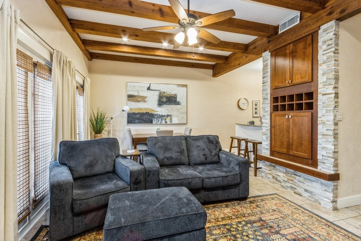 1111 W 46th St #4 - Photo 3 of 17