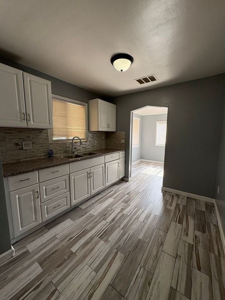 163 - 2416 KENTUCKY - Photo 7 of 11